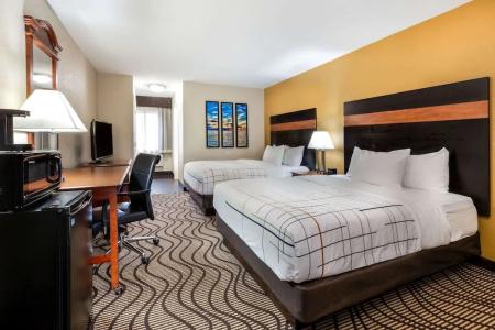La Quinta Inn by Wyndham near Cedar Point - 40