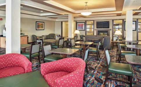 Holiday Inn Express & Suites Airport, An Ihg - 14