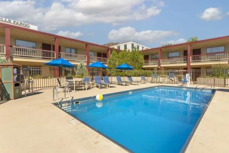 Best Western Plus Clocktower Inn - 17