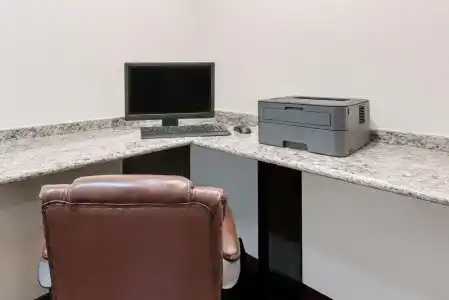 Days Inn & Suites by Wyndham Dallas - 2