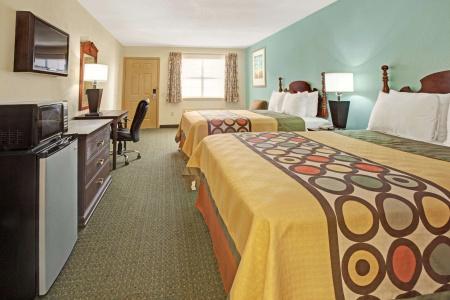 Super 8 by Wyndham Dallas East - 3