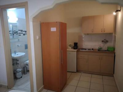 Nicolas Studios & - 22