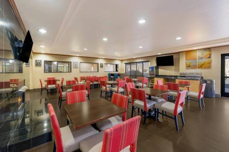 Comfort Suites West - 30