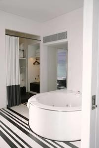 Veranda Pool Suite - 108