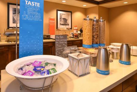 Hampton Inn Midtown-Aksarben - 10