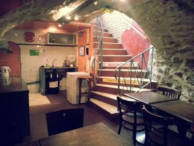 Young and Happy Latin Quarter by Hiphophostels - 14