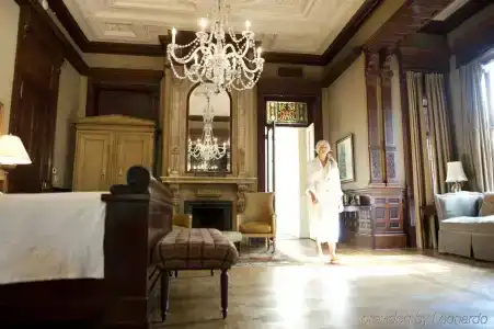 Wentworth Mansion - 4