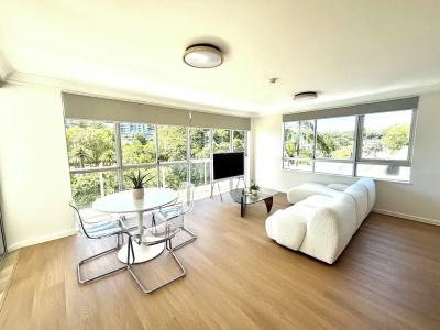 Burleigh Beach Tower - 194