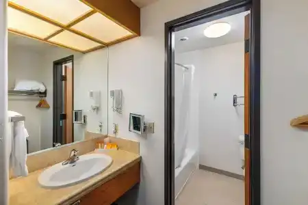 Breeze Inn - 103