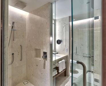 Hilton - 8