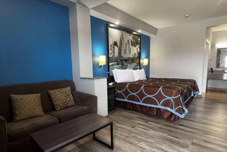 Super 8 by Wyndham Houston North I-45 - 44