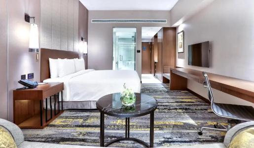 Hilton - 52