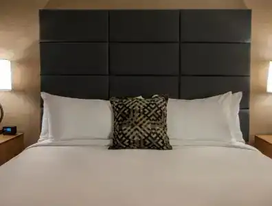 DoubleTree by Hilton New York - 38