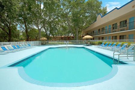 TraveSuites by Wyndham East Gate Orange - 12