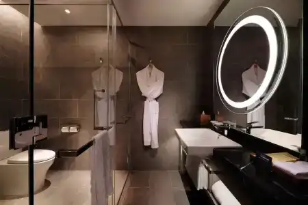 DoubleTree by Hilton Lakeside - 75