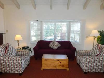Briarwood Inn - 195