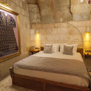 Solo Cave Suites - 35