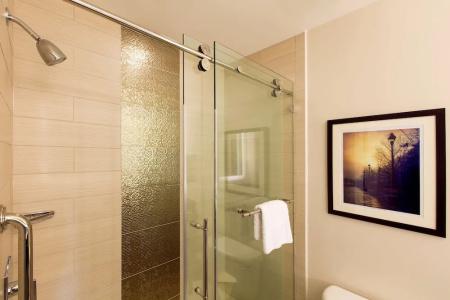 DoubleTree by Hilton Historic Savannah - 36