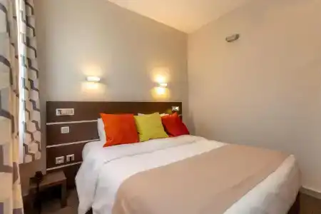 Kyriad Avignon - Palais des Papes - 83