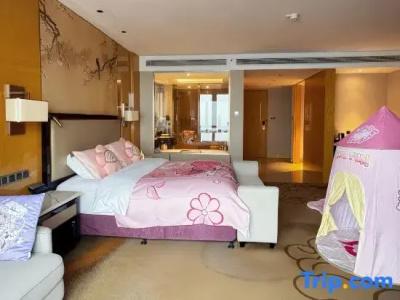 Hilton Wuhan Riverside - 41