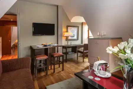 Hôtel Résidence Parc des Eaux Vives - 30