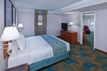 La Quinta Inn by Wyndham Austin Oltorf - 40