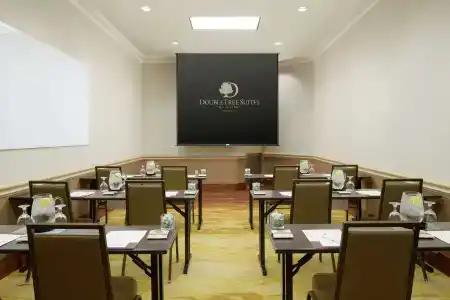 DoubleTree Suites by Hilton Phoenix - 27