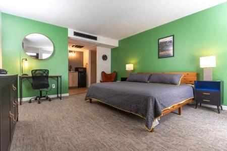 Traveler's Uptown - 38