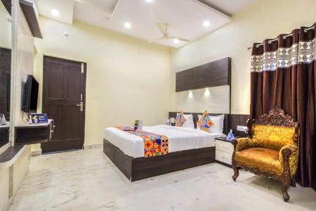 FabCrown Suites - 23