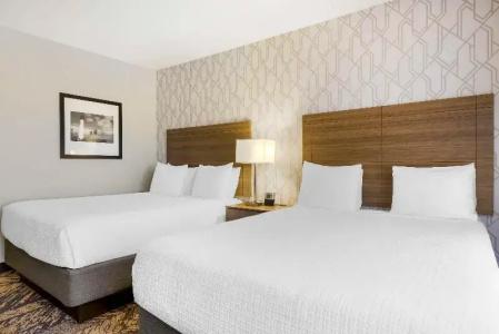 Best Western Plus Bayside Inn - 38