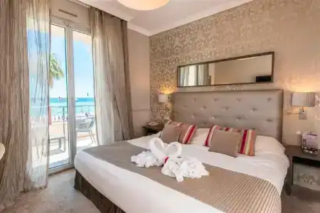 Hôtel Le Royal Promenade des Anglais - 82