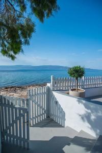 Four Seasons Hydra Luxury Suites - 75
