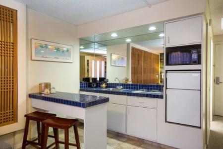 Kuhio Banyan (with Kitchenettes) - 10