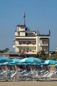 River fronte mare con piscina - 57