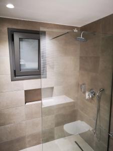 Zoes & Suites - 108