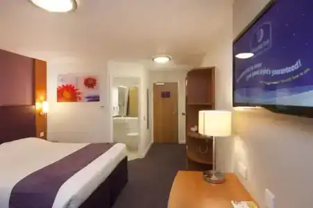 Premier Inn Waterloo - 6