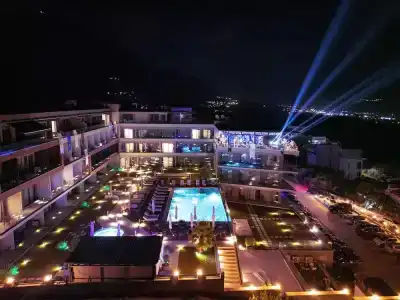 Royal Blue & Residences - 11