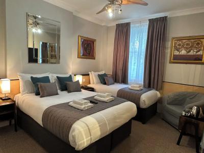 Tudor Court - 17