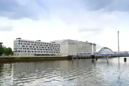 Premier Inn Pacific Quay - 10