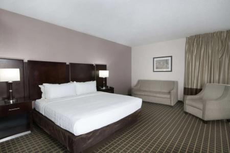Clarion Inn & Suites Miami International Airport - 36