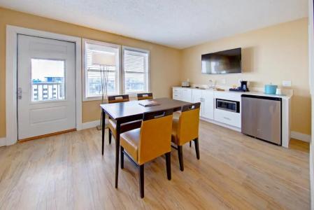 Commander & Suites - 89