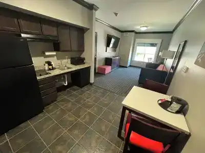 Hawthorn Suites by Wyndham - 52