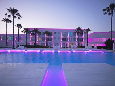 So White Club Resort - 9