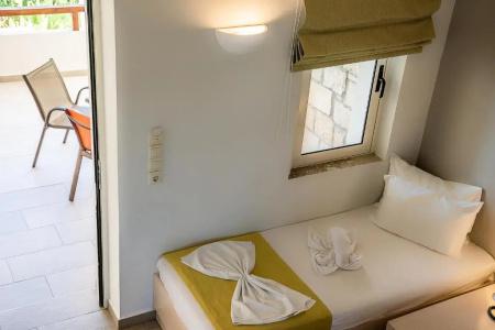Kavos & Suites - 190