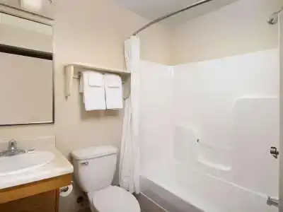 Woodspring Suites West In Qd - 33