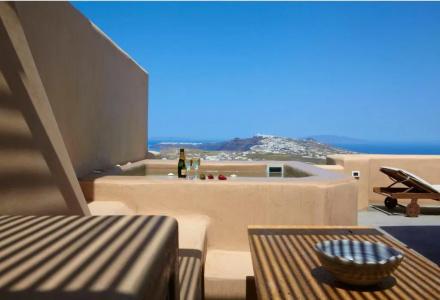 Voreina Gallery Suites - 61