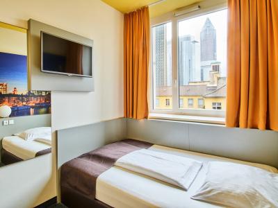 B&B Frankfurt Hauptbahnhof - 3