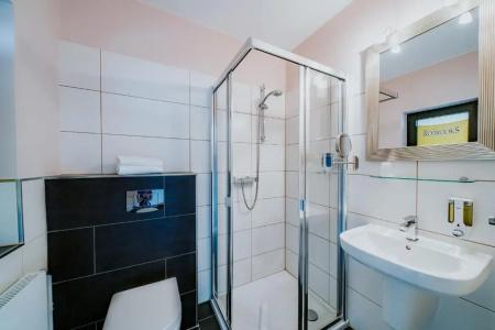 Robrooks Garni - 43