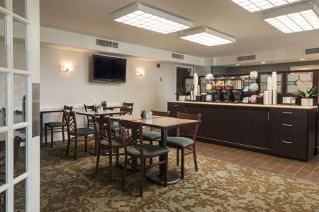 Ramada by Wyndham Boston - 15