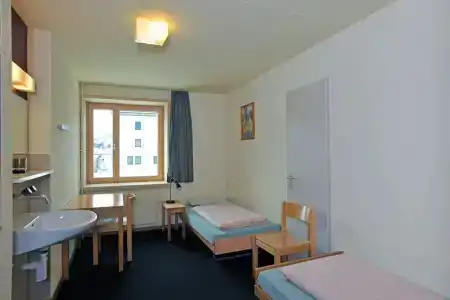 St. Moritz Youth Hostel - 41